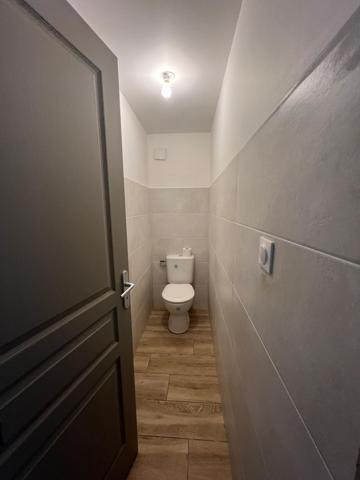 Magnifique studio expo sud non meublé avec parking