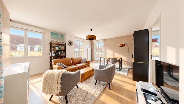 Appartement Vaureal F5 en DUPLEX au COEUR DE VILLE de 75 m2 avec 43 m2 de terrasse et 2 places de parking en sous sol.