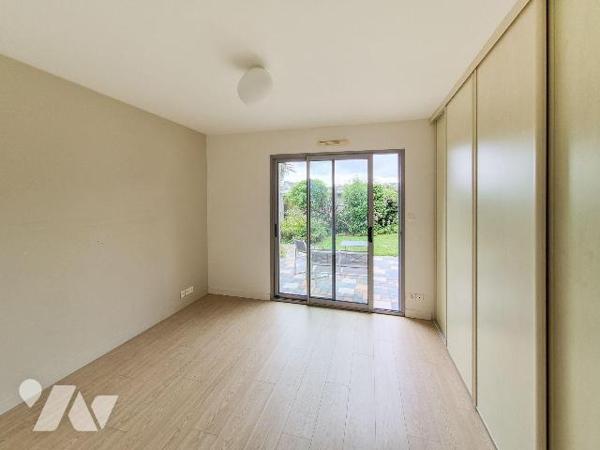 EXCLUSIVITE GUIPAVAS - Maison moderne de 122 m² avec 4 chambres et terrain de 1 318 m²

A 5 m...
