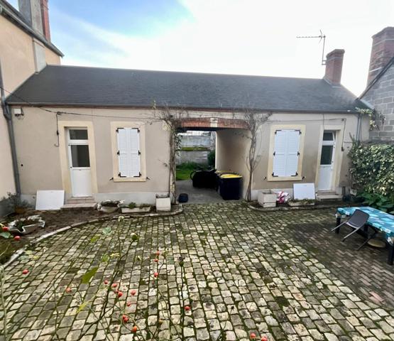 Immeuble avec appartements et commerces