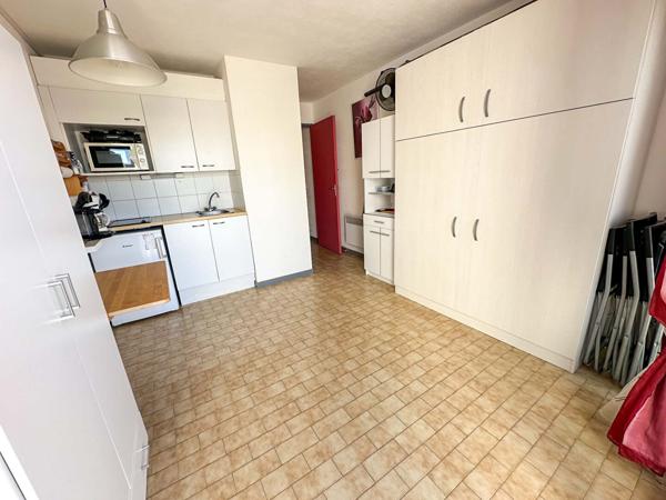 Studio cabine dans résidence avec piscine
