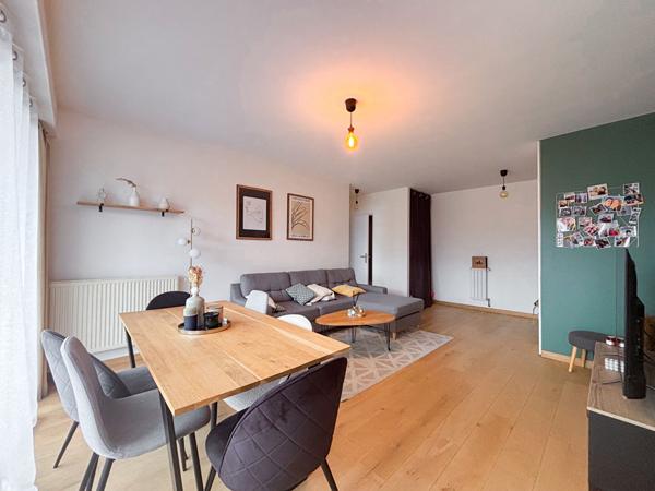 A vendre - Appartement type 2 de 44 m² entièrement refait à neuf avec balcon, place de stationnement et cave dans résidence avec ascenseur "Angers Strasbourg/ Chevrollier"