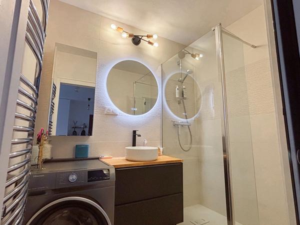 A vendre - Appartement type 2 de 44 m² entièrement refait à neuf avec balcon, place de stationnement et cave dans résidence avec ascenseur "Angers Strasbourg/ Chevrollier"