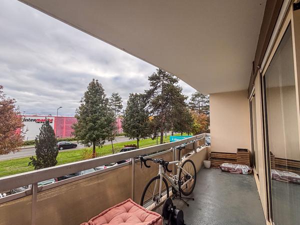 A vendre - Appartement type 2 de 44 m² entièrement refait à neuf avec balcon, place de stationnement et cave dans résidence avec ascenseur "Angers Strasbourg/ Chevrollier"