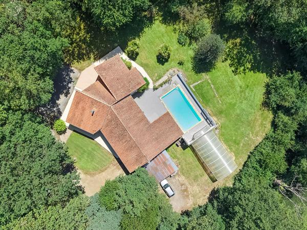 Maison d'architecte de 1984 - 180 m² - Propriété boisée aux portes de VIHIERS (49310)