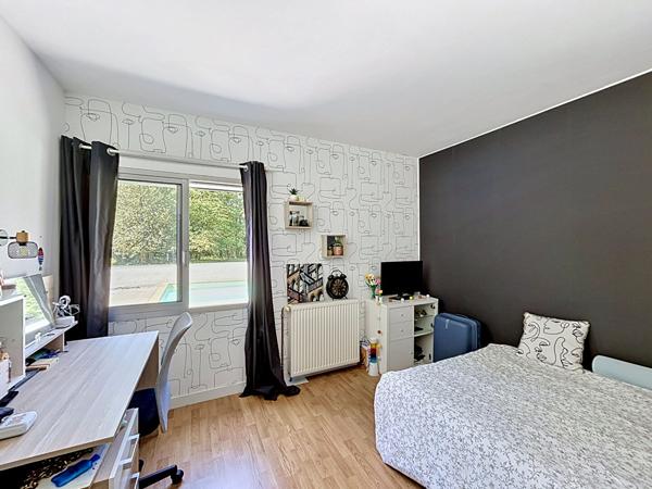 Maison d'architecte de 1984 - 180 m² - Propriété boisée aux portes de VIHIERS (49310)