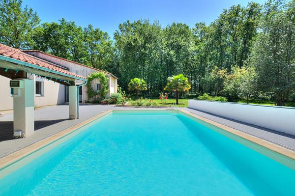 Maison d'architecte de 1984 - 180 m² - Propriété boisée aux portes de VIHIERS (49310)