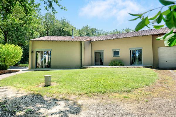 Maison d'architecte de 1984 - 180 m² - Propriété boisée aux portes de VIHIERS (49310)