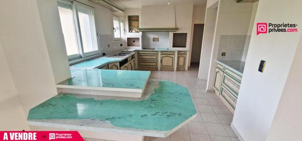 Maison de 329 m² - 8 pièces sur terrain de 6815 m²