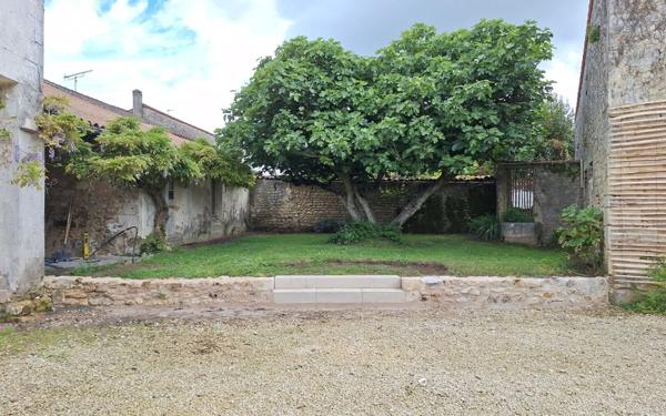 Maison à vendre    3 pièces •  Pont-l'Abbé-d'Arnoult