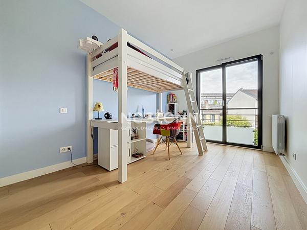 ISSY LES MOULINEAUX - À vendre magnifique maison contemporaine 7 pièces avec jardin