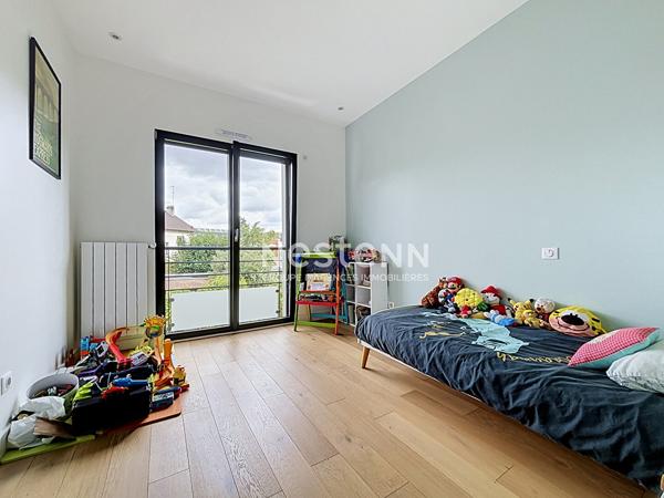 ISSY LES MOULINEAUX - À vendre magnifique maison contemporaine 7 pièces avec jardin