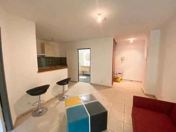 A louer Appartement 2 pièces 49 m² sur BELLE PIERRE (974)