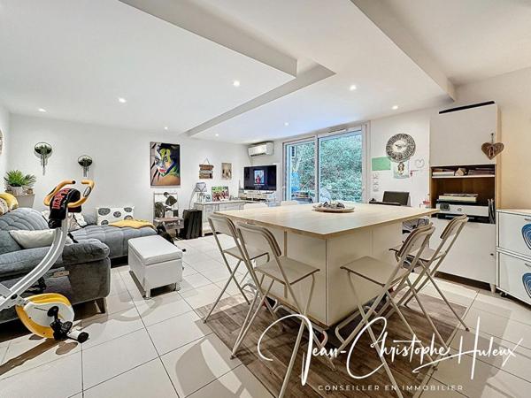 Nîmes 30000 -  Appartement 2 pièces de 53m2, Terrasse, Cave et parking privé