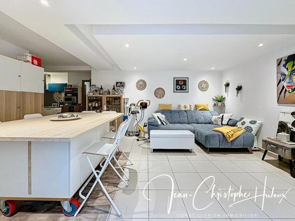 Nîmes 30000 -  Appartement 2 pièces de 53m2, Terrasse, Cave et parking privé