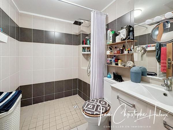 Nîmes 30000 -  Appartement 2 pièces de 53m2, Terrasse, Cave et parking privé