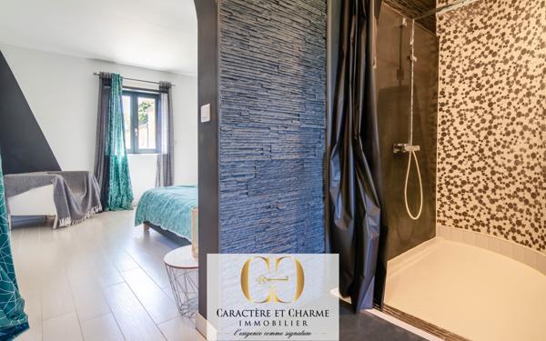 Gourdon (46300) Propriété contemporaine. 316m2. Prestations haut de gamme. Piscine spa.