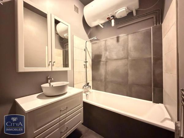 Appartement à louer 6 pièces 140.01m²