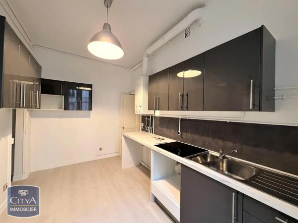 Appartement à louer 6 pièces 140.01m²