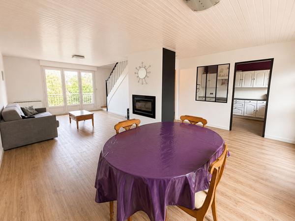 Maison avec grand garage, terrasse en impasse Chabossiere