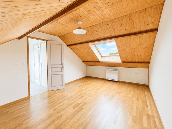 Maison avec grand garage, terrasse en impasse Chabossiere