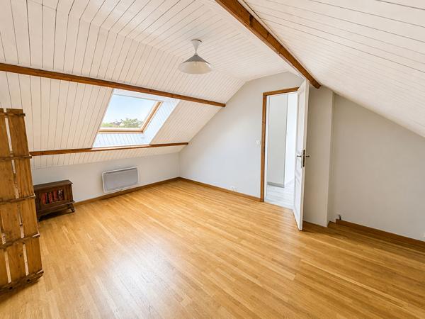 Maison avec grand garage, terrasse en impasse Chabossiere