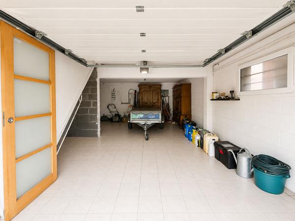 Maison avec grand garage, terrasse en impasse Chabossiere