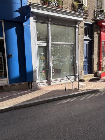 Local Commercial
         3 pièces
        - 68 m² 185 300 € *