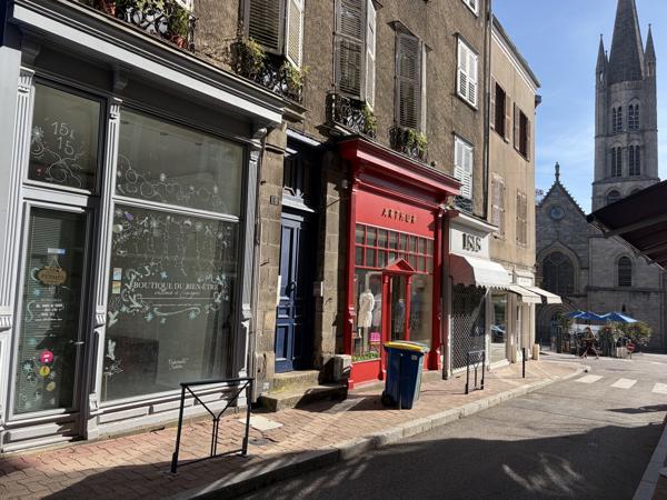Local Commercial
         3 pièces
        - 68 m² 185 300 € *
