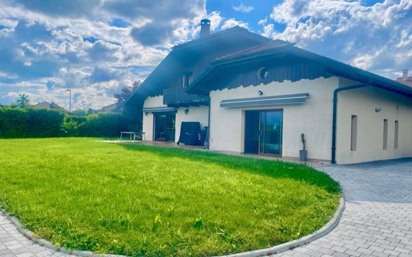 Maison à vendre    8 pièces • 230 m2 Prévessin-Moëns