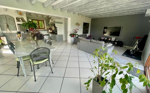 Maison à vendre    8 pièces • 230 m2 Prévessin-Moëns