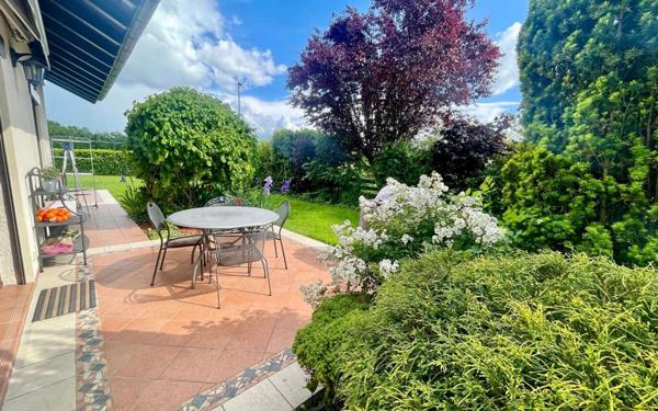 Maison à vendre    8 pièces • 230 m2 Prévessin-Moëns