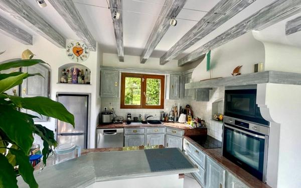 Maison à vendre    8 pièces • 230 m2 Prévessin-Moëns