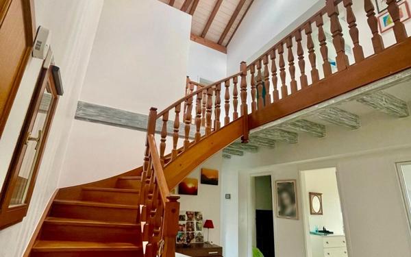 Maison à vendre    8 pièces • 230 m2 Prévessin-Moëns