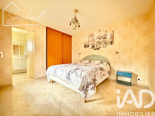 Maison à vendre 10 pièces 253 m² La Crau