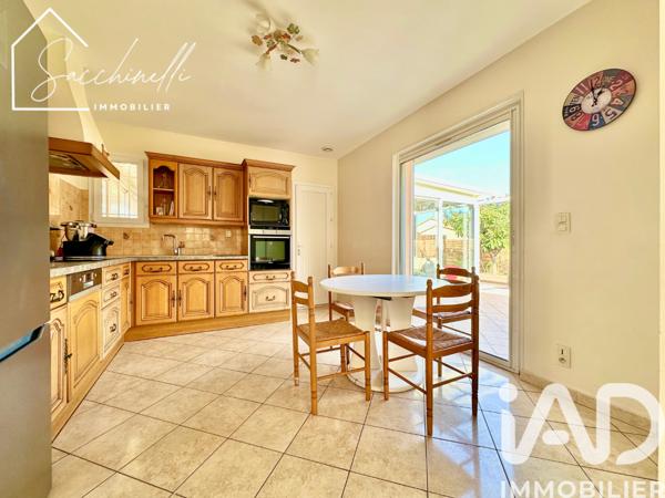 Maison à vendre 10 pièces 253 m² La Crau