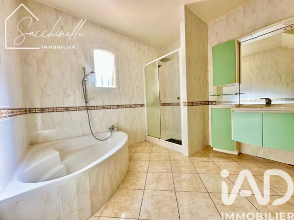 Maison à vendre 10 pièces 253 m² La Crau