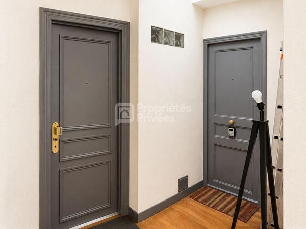 75009 PARIS - Quartier Martyrs-Lorette-Cadet- Appartement lumineux, traversant avec 6  balcons et belle vue