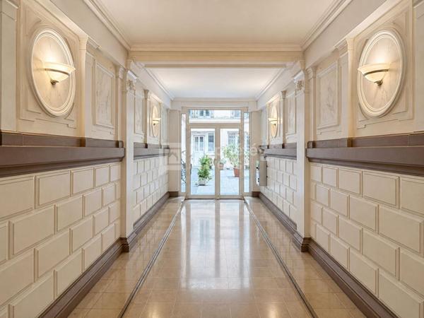 75009 PARIS - Quartier Martyrs-Lorette-Cadet- Appartement lumineux, traversant avec 6  balcons et belle vue