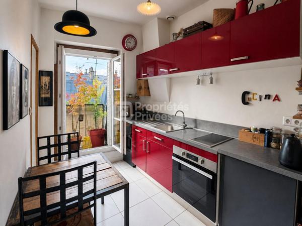 75009 PARIS - Quartier Martyrs-Lorette-Cadet- Appartement lumineux, traversant avec 6  balcons et belle vue