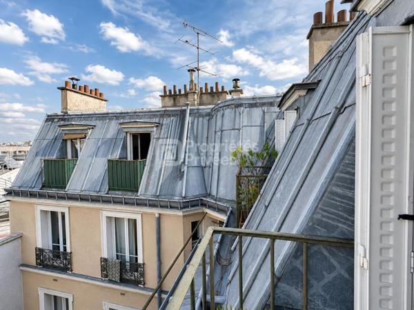 75009 PARIS - Quartier Martyrs-Lorette-Cadet- Appartement lumineux, traversant avec 6  balcons et belle vue
