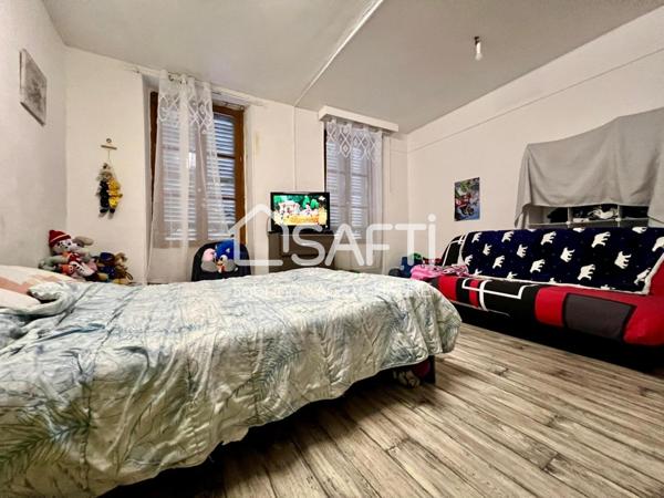 Maison avec 2 logements, cour et terrasse