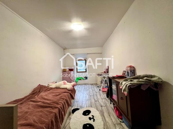 Maison avec 2 logements, cour et terrasse