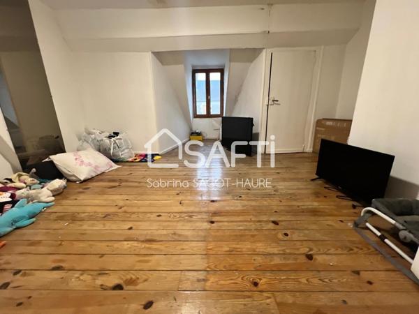 Maison avec 2 logements, cour et terrasse