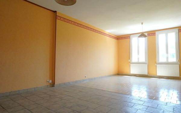 Maison à vendre    3 pièces •  Camon