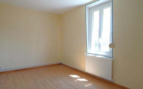 Maison à vendre    3 pièces •  Camon