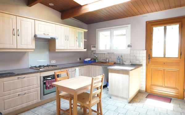 Maison à vendre    3 pièces •  Camon