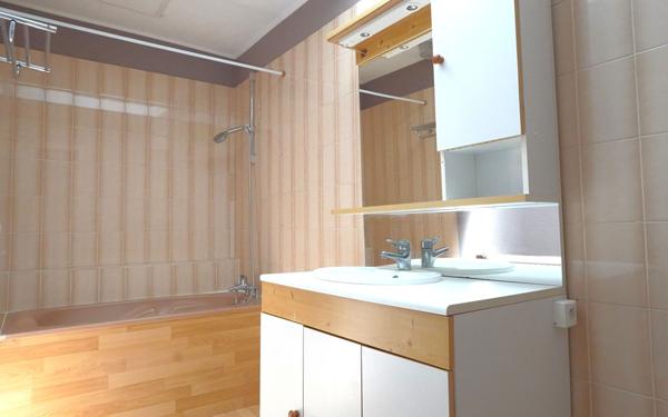 Maison à vendre    3 pièces •  Camon