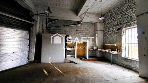 Immeuble commercial: Appartement 110 m² + local 120 m²