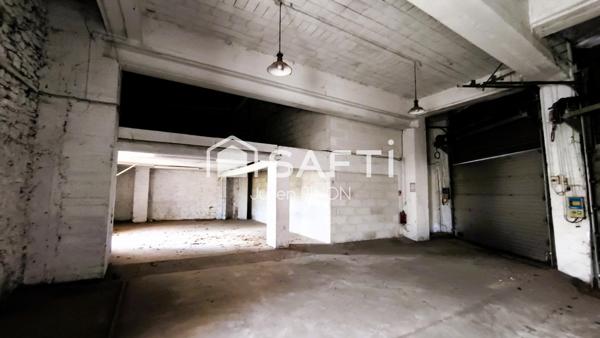 Immeuble commercial: Appartement 110 m² + local 120 m²